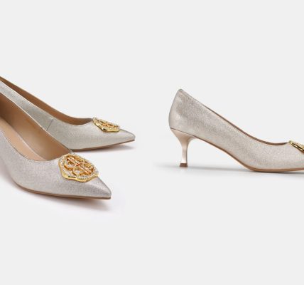 6 Tips Mix and Match Heels Wanita dengan Hijab Outfit